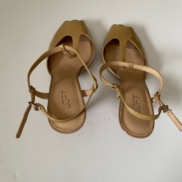 Loft T- Strap Beige patent sandals heels women’s size 8.5M - Picture 12 of 12